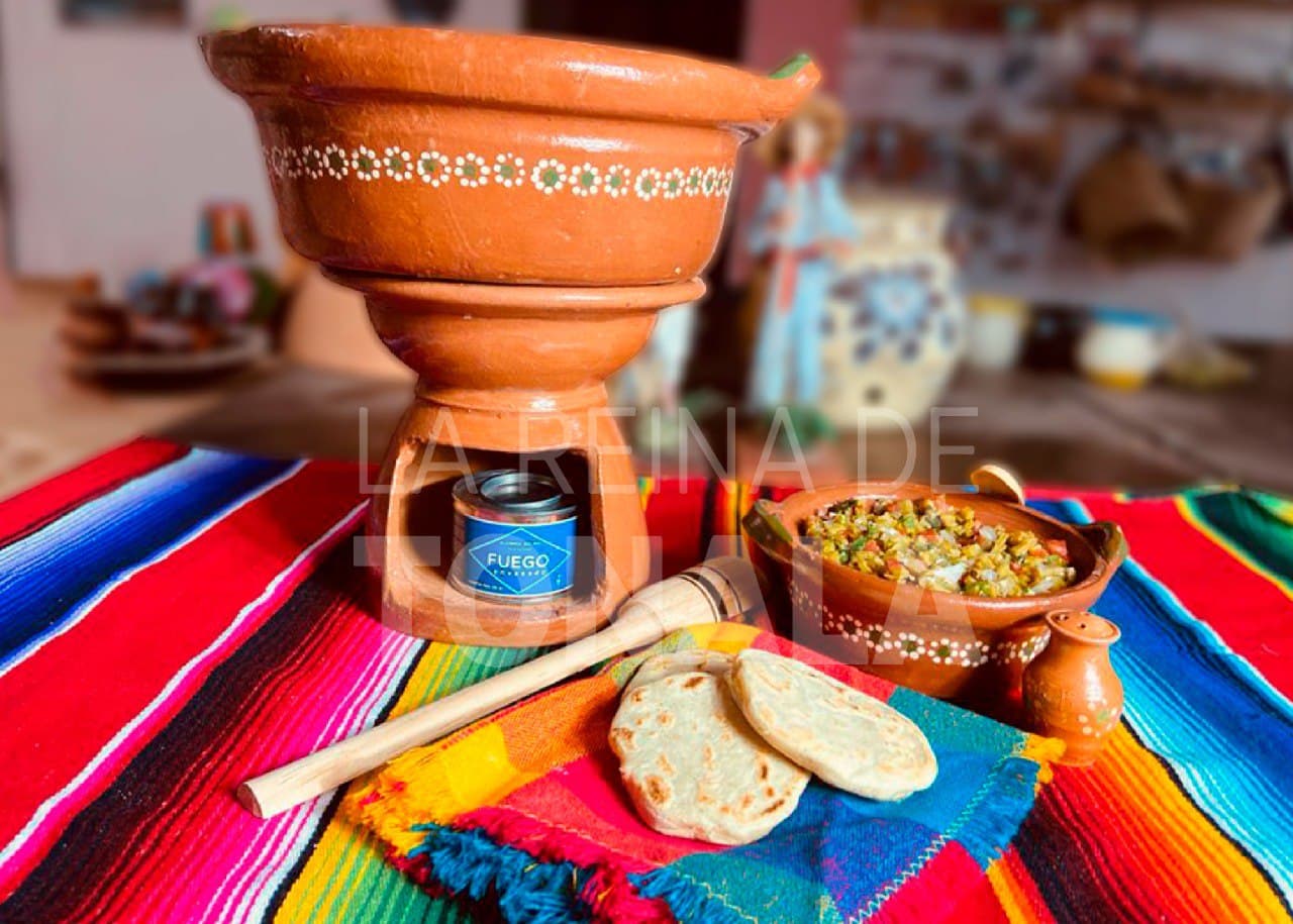 830 en la categoría «Comida mexicana en cazuela barro» de fotos e imágenes  de stock libres de regalías